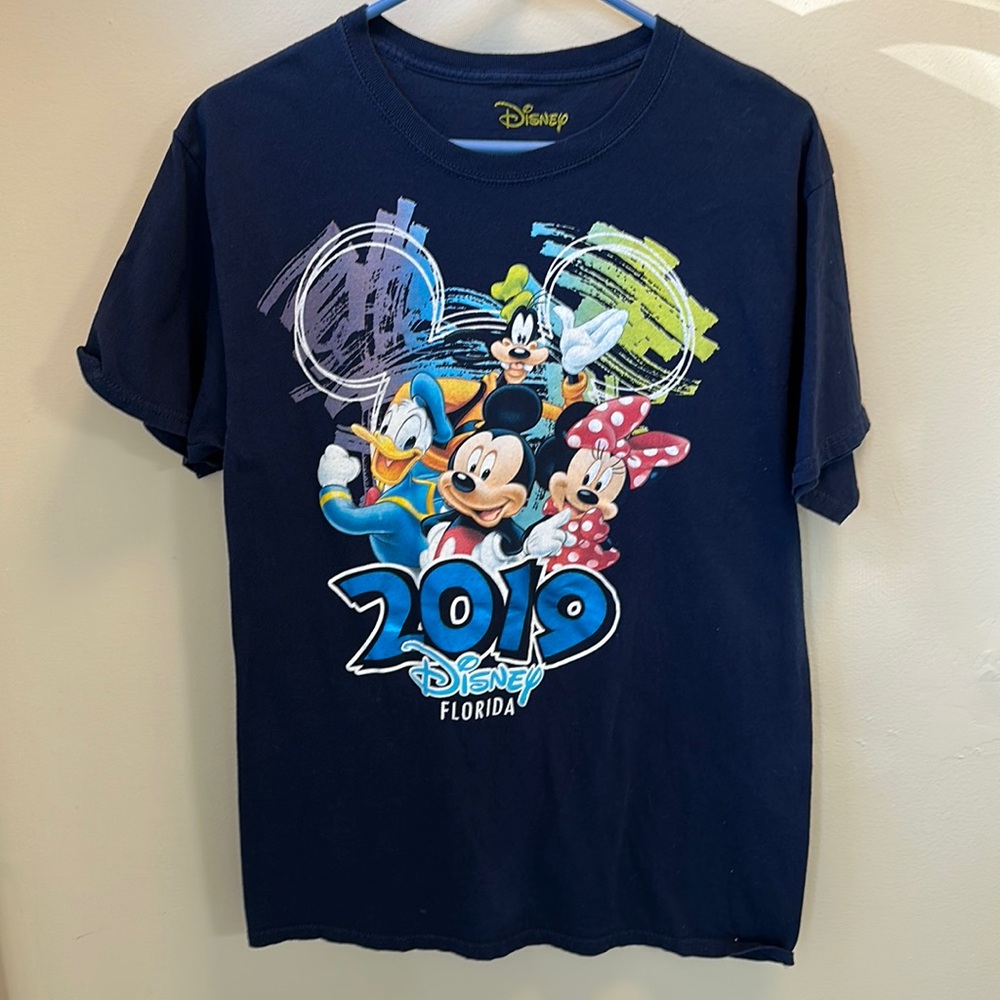 Disney World Collectible t-shirt men’s size medium
